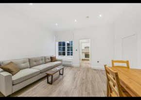 The Knightsbridge Deluxe Apartment